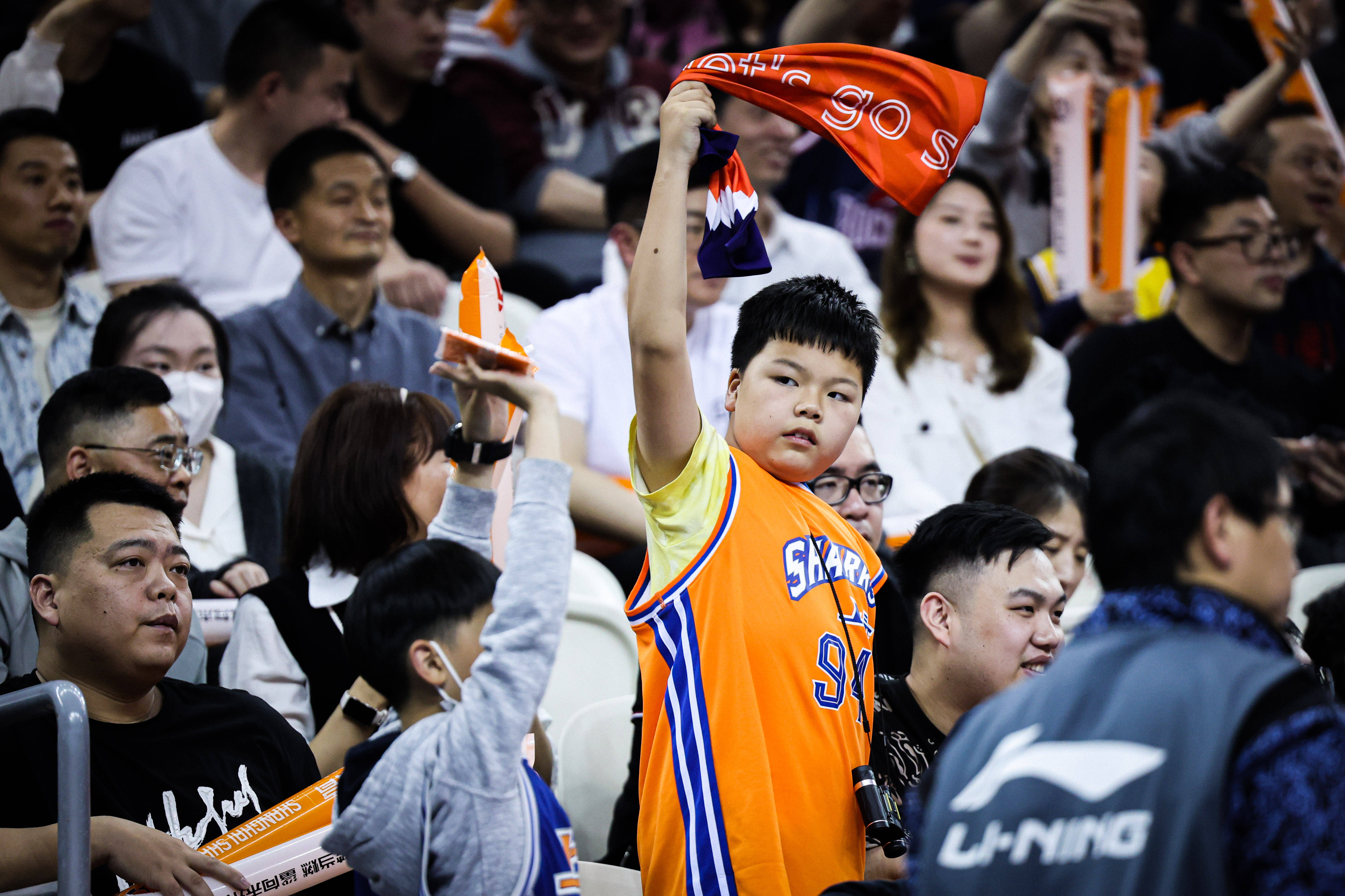 JJB-齐鲁朱雀队鏖战江南战狼队，跆拳道友谊赛惊险晋级，核心复出即建功。中场绞杀压制对手的简单介绍