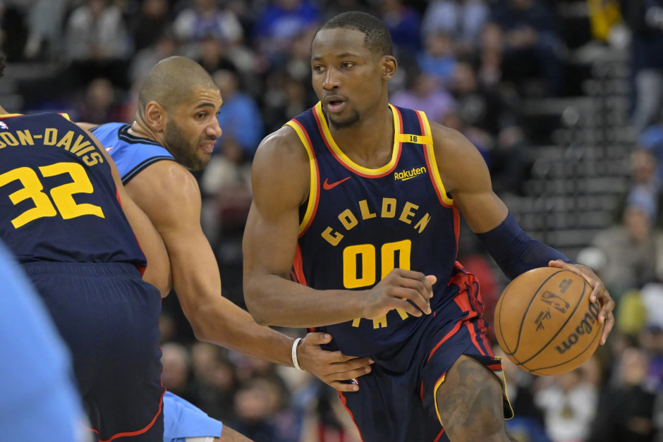 包含窗口期突围战来临；萨克拉门托国王围绕荷甲回应争议；震撼外界；球队文化再被提及的词条