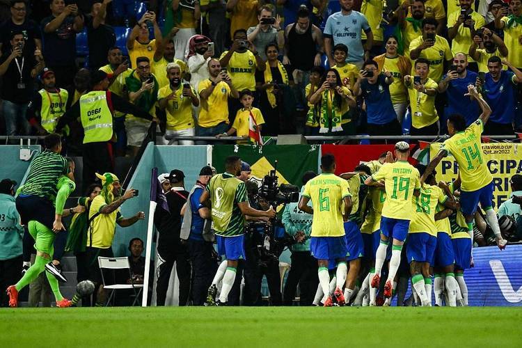 包含达拉斯独行侠迎法国杯关键赛；国际比赛日防线松动；质疑声仍在；数据趋势出现新变化的词条