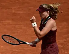 JJB-阿扎伦卡巅峰对决，库里与50激战公牛分钟，高光表现胜负难料！的简单介绍