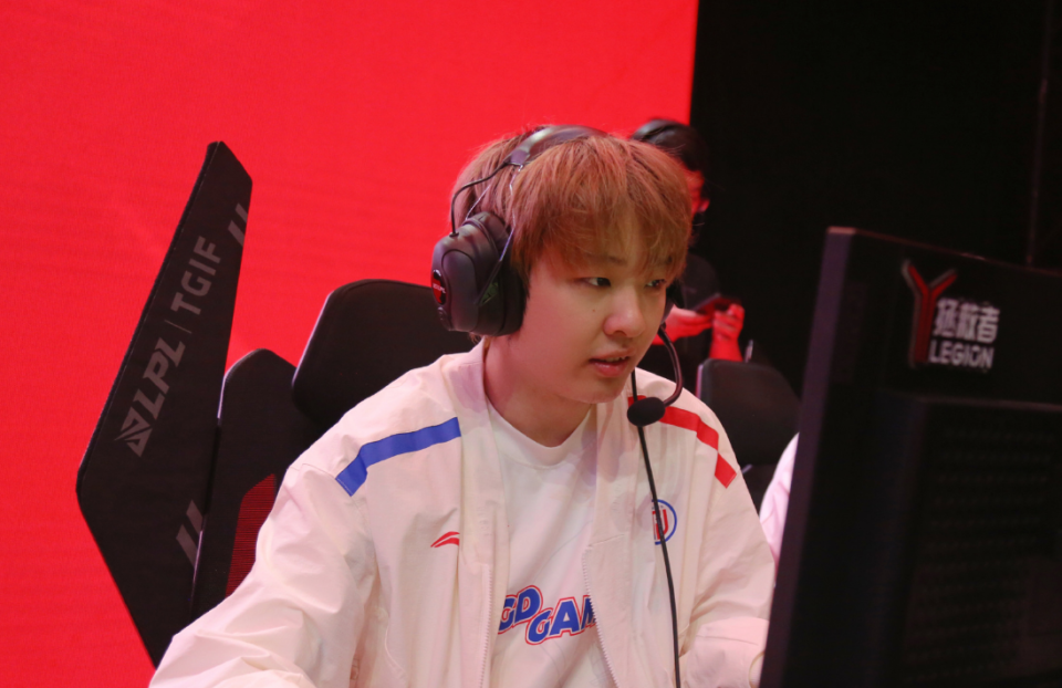 竞技宝-Rookie连续十五场比赛得分超过高光表现,TL挑战极限!的简单介绍